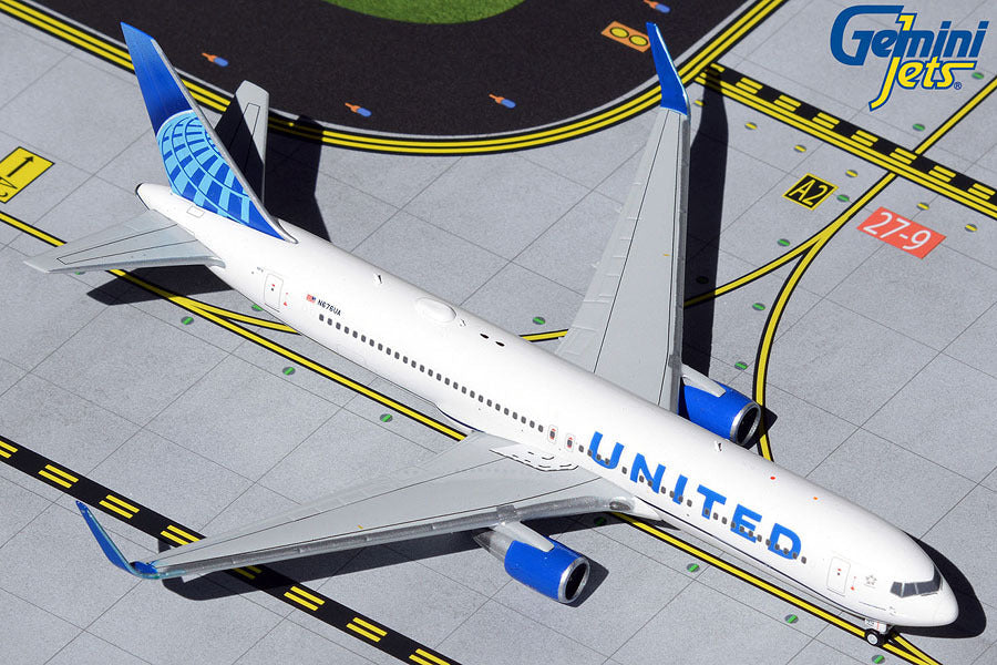 1/400 United Airlines B767-300ER New Livery  N676UA