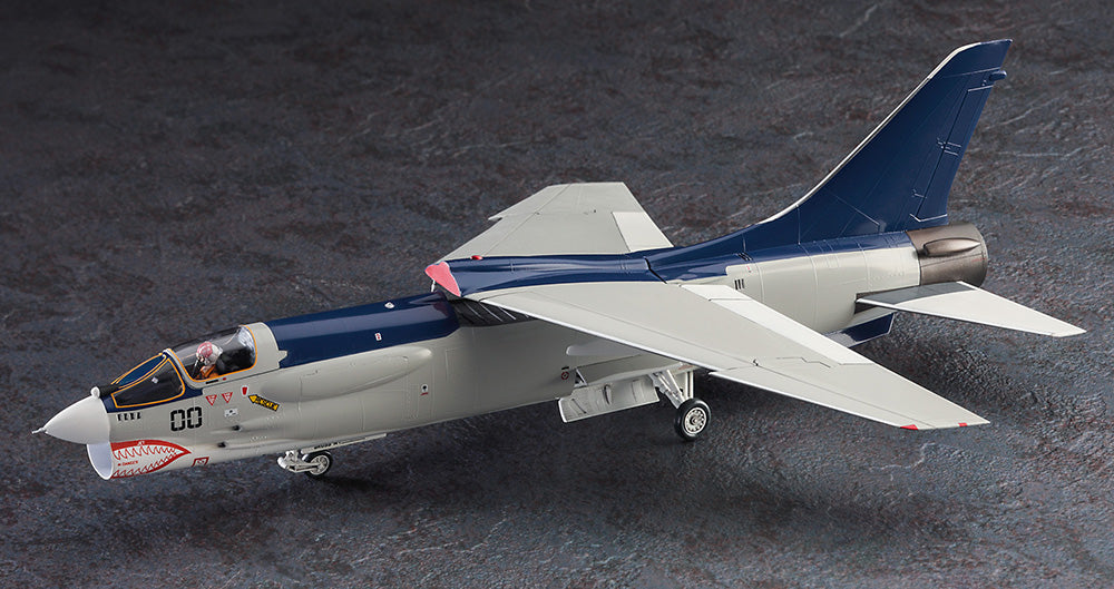 1/72 [Area 88] F-8E Crusader "Shin Kazama"
