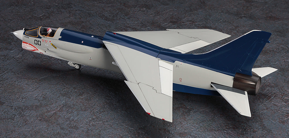 1/72 [Area 88] F-8E Crusader "Shin Kazama"