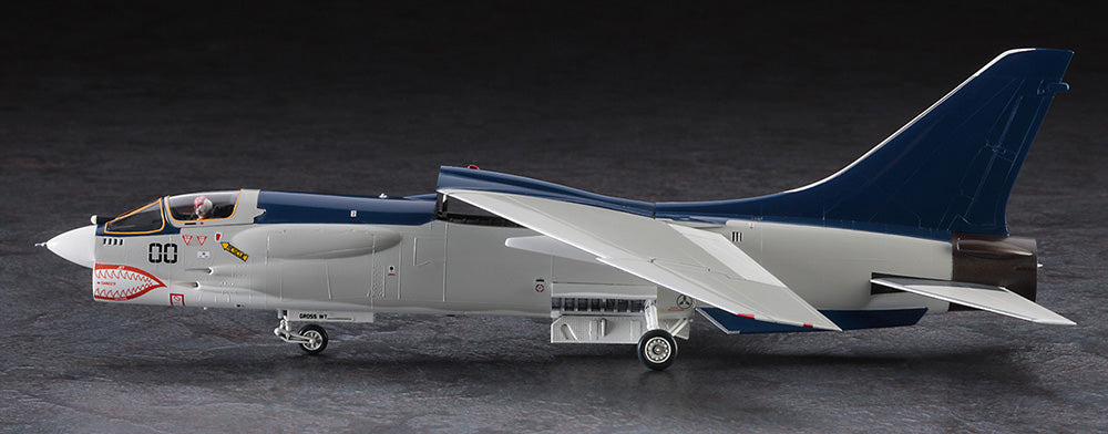 1/72 [Area 88] F-8E Crusader "Shin Kazama"