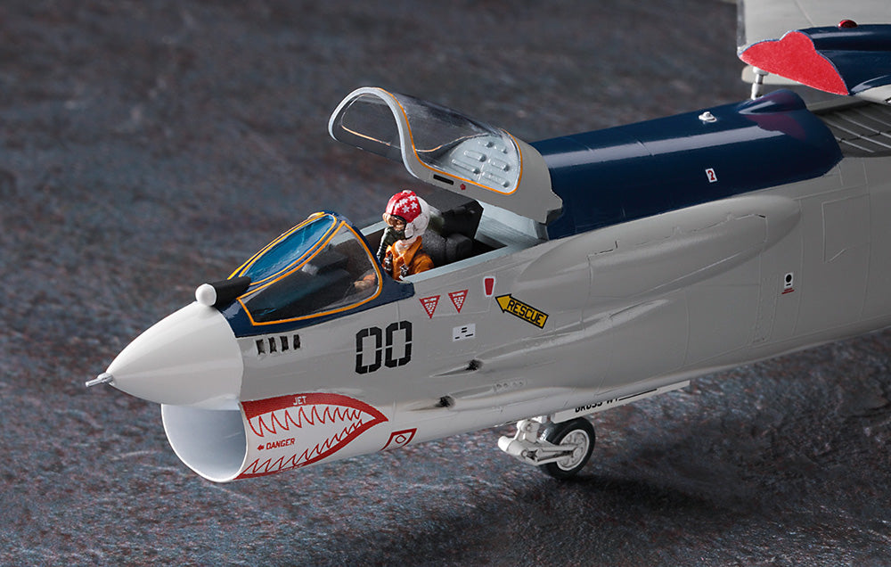 1/72 [Area 88] F-8E Crusader "Shin Kazama"