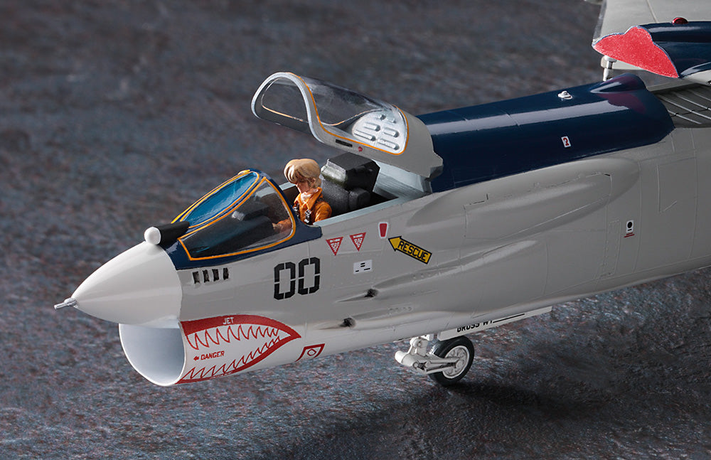1/72 [Area 88] F-8E Crusader "Shin Kazama"
