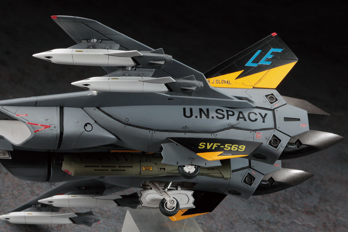 1/72  VF-19A 'SVF-569 Lightnings' with High-Maneuver Missiles