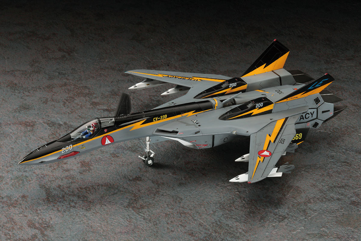 1/72  VF-19A 'SVF-569 Lightnings' with High-Maneuver Missiles