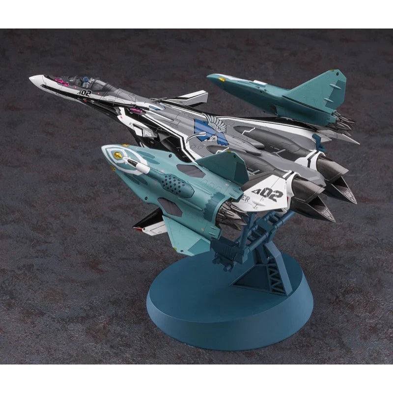 1/72  VF-31F SIEGFRIED Messer/Hayate w/LILLDRAKEN Macross Delta The Movie Stand is included in the k