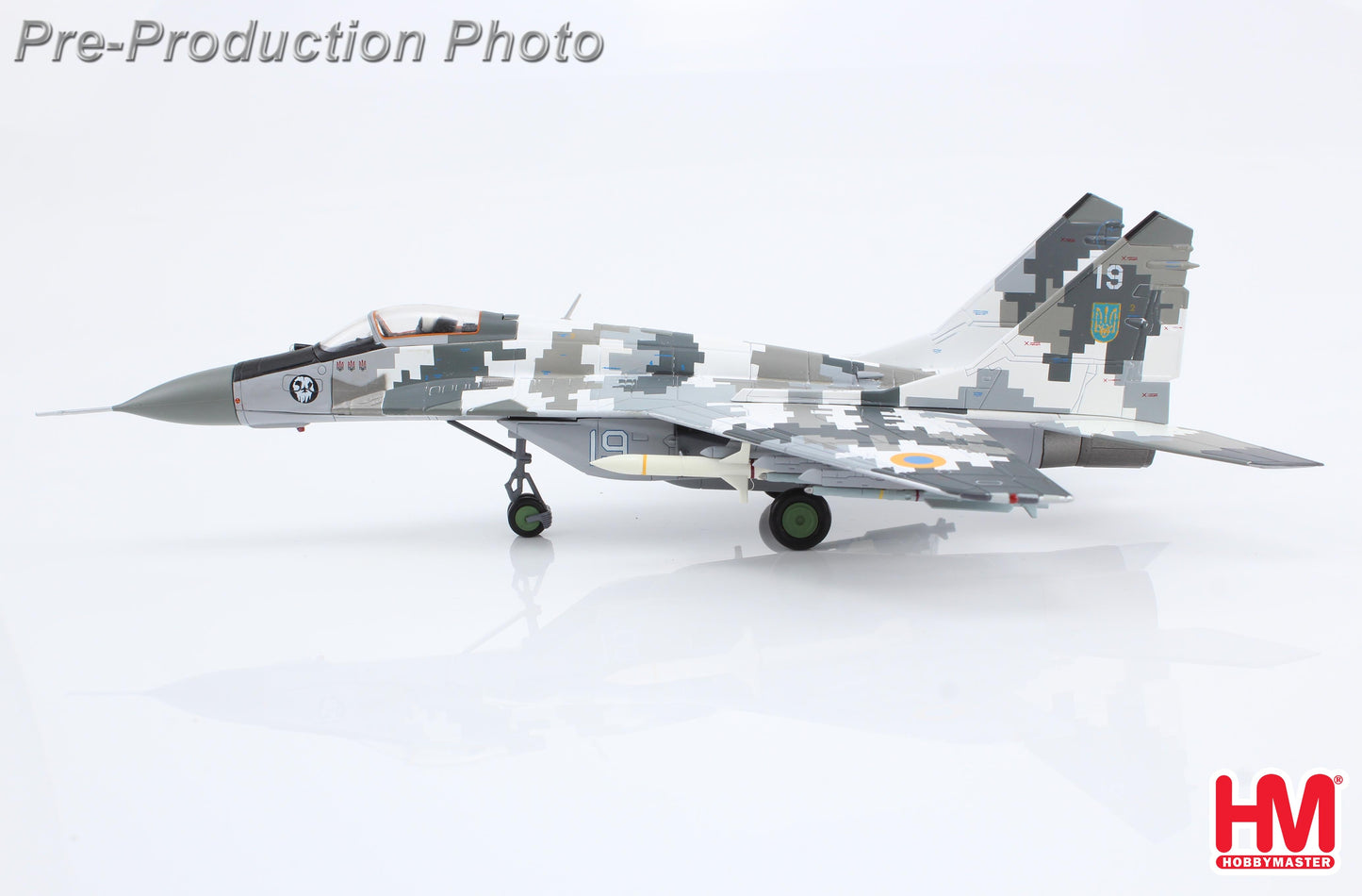 1/72 MIG-29 9-13 "Ghost of KYIV" Bort 19 Ukrainian Air Force (with Extra 2 X AGM-88 Missles)