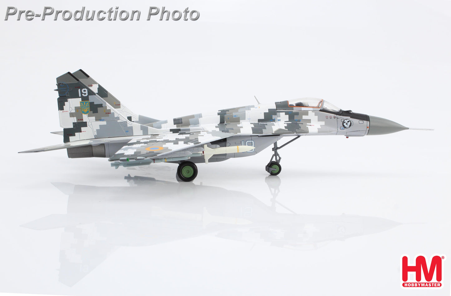 1/72 MIG-29 9-13 "Ghost of KYIV" Bort 19 Ukrainian Air Force (with Extra 2 X AGM-88 Missles)