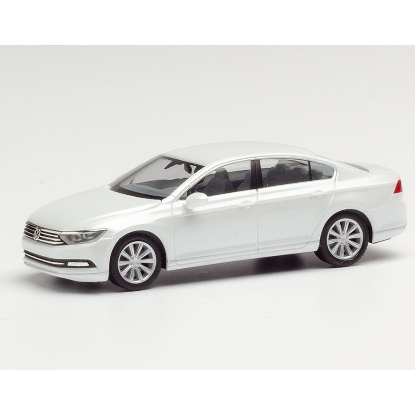 1/87 VW Passat Limousine Oryx White