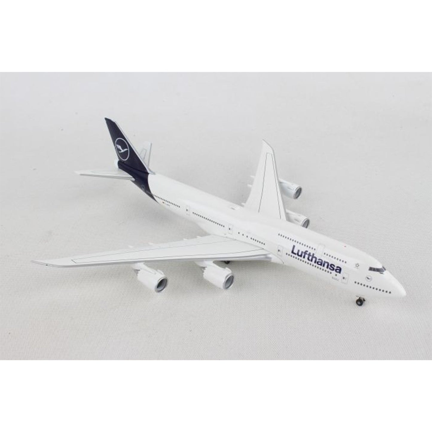 1/500 Lufthansa  New Colors B747-8 Inter