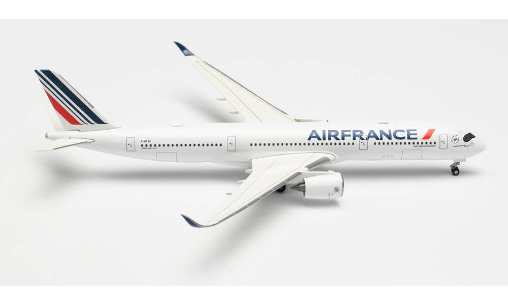 1/500 Air France Airbus A350-900 F-HTYC Saint Denus De La Reunion