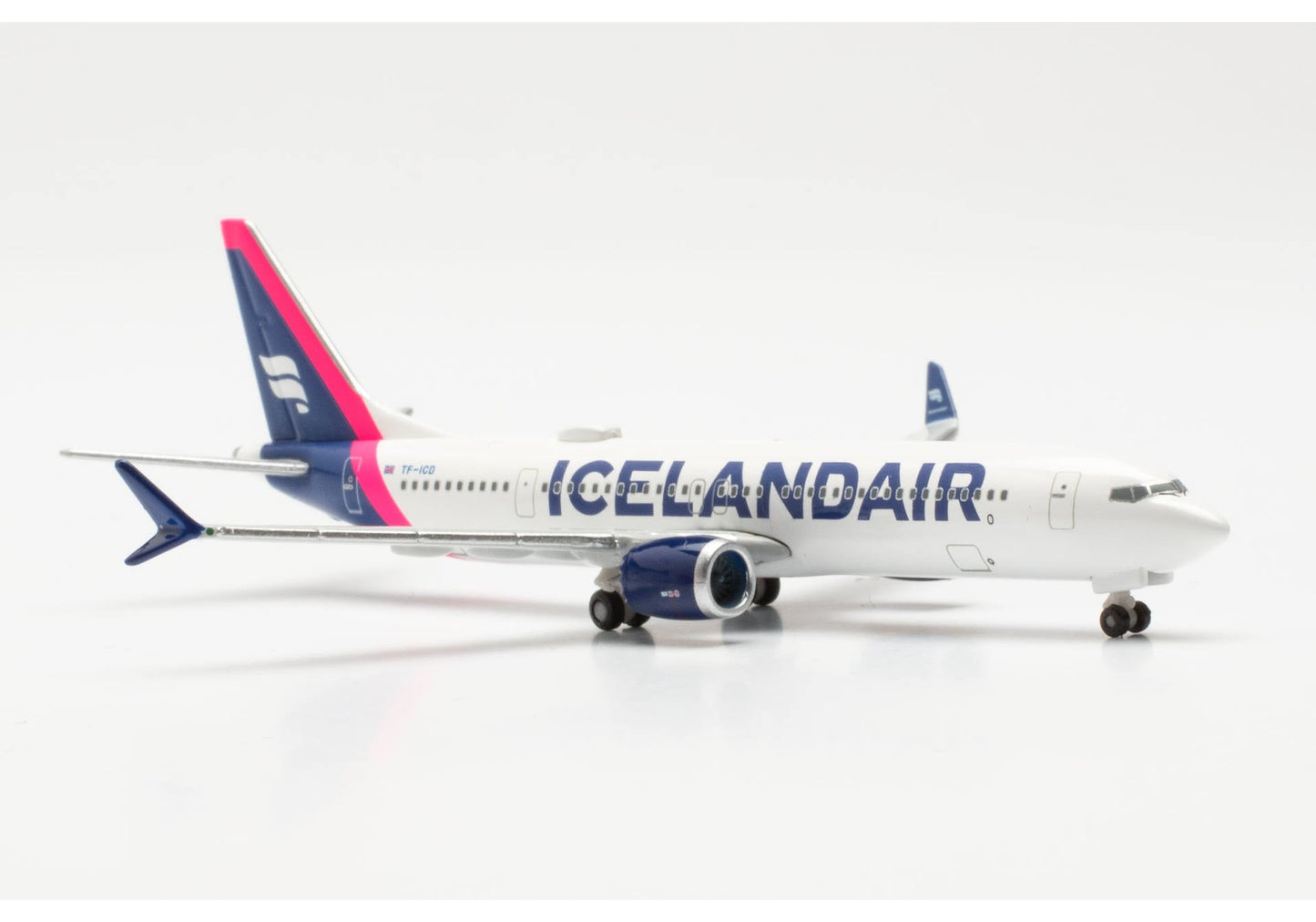 1/500 Icelandair Boeing 737 Max 9 - Magenta Tail Stripe