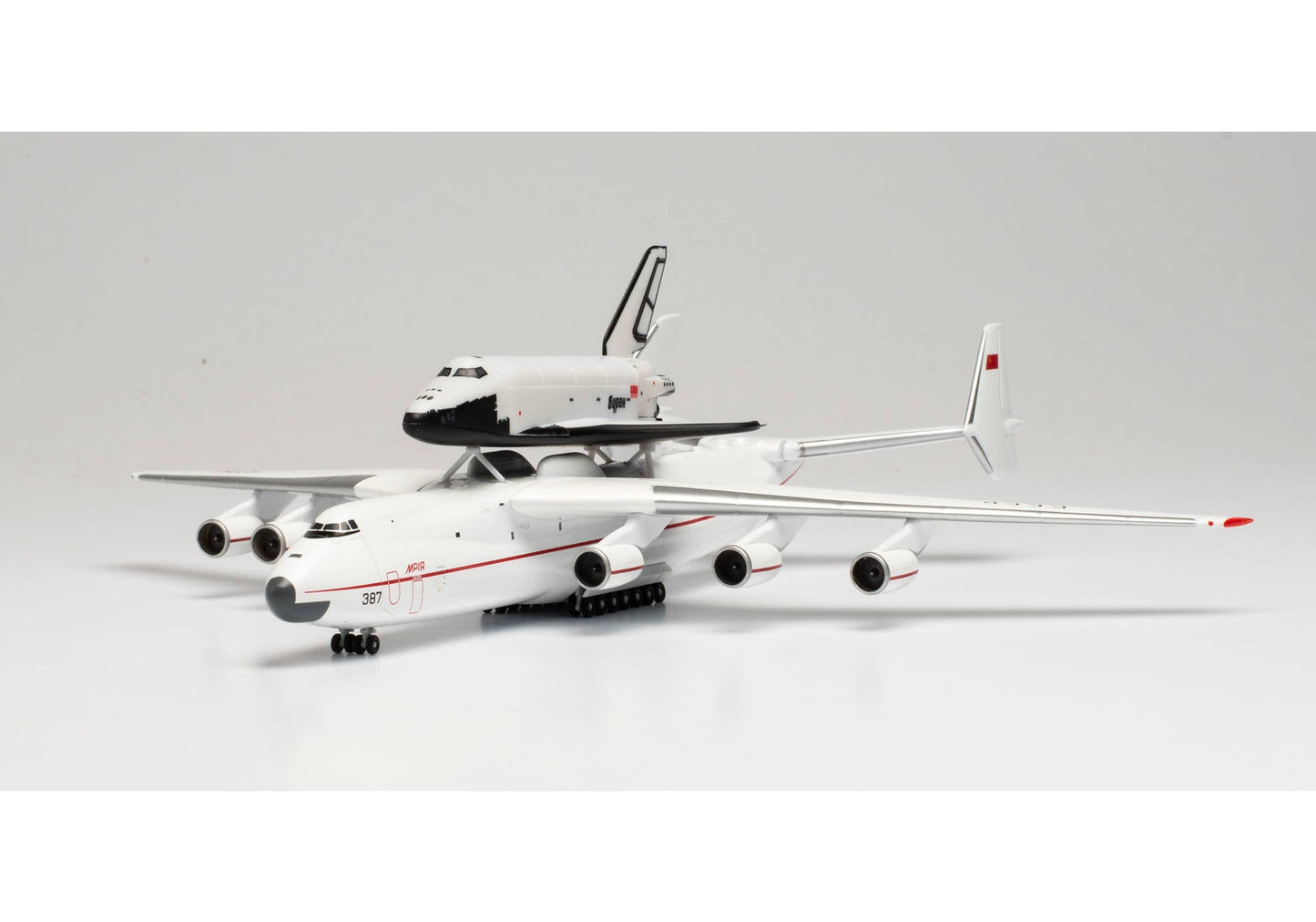 1/400 Antonov AN-225 Mriya and RKK Energiya Buran Space Orbiter OK-1.01 Set