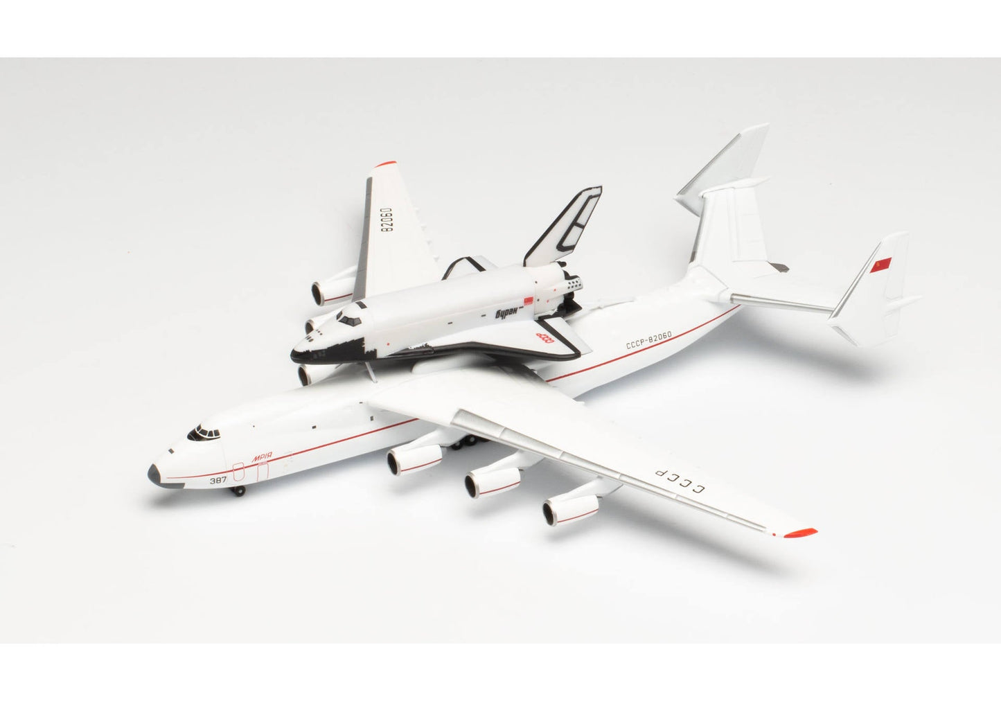 1/400 Antonov AN-225 Mriya and RKK Energiya Buran Space Orbiter OK-1.01 Set