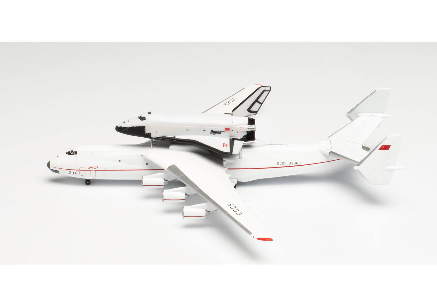 1/400 Antonov AN-225 Mriya and RKK Energiya Buran Space Orbiter OK-1.01 Set