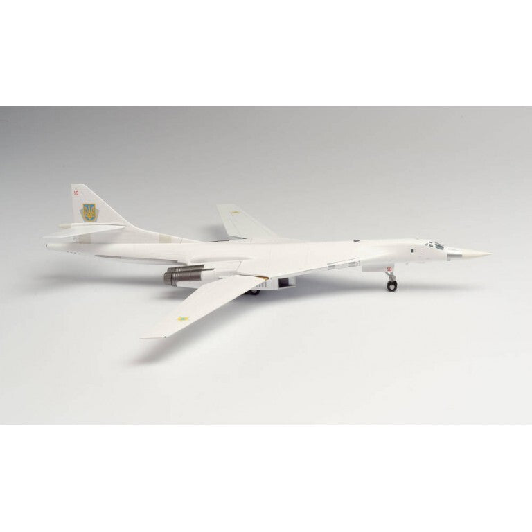 1/200 Ukrainian Air Force Tupolev TU-160 iBlackjacki / iWhite Swani