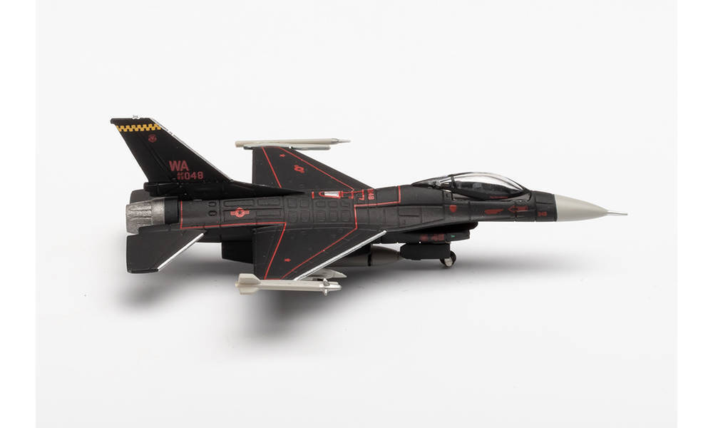 1/200 US Air Force Lockheed Martin F-16C Fighting Falcon - 64th Aggressor Squadron Nellis Air Base I