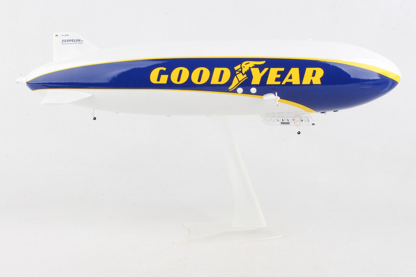 1/200 Goodyear Zeppelin NT