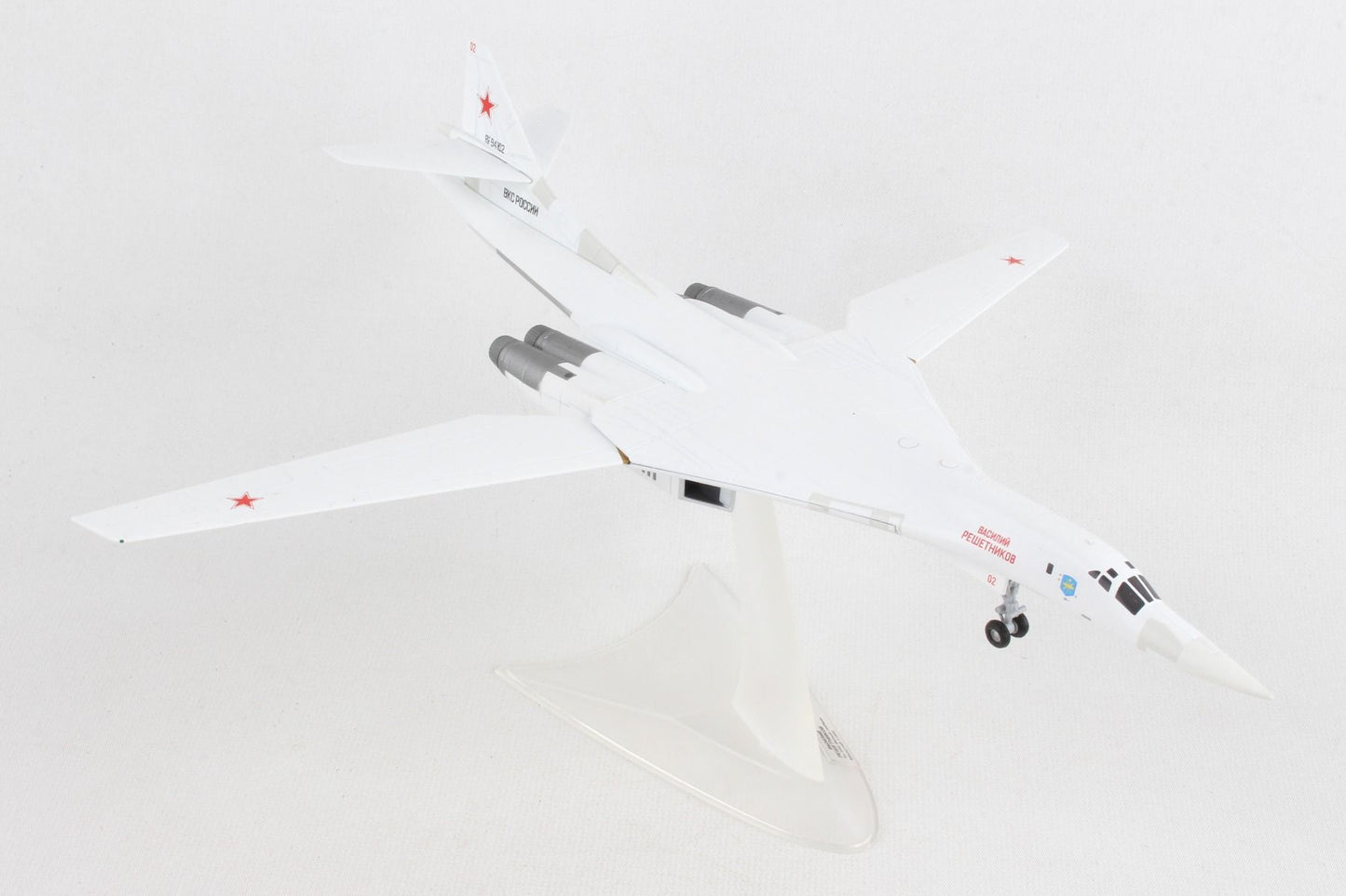 1/200 Russian Air Force Tupolev Tu-160 `Blackjack` / `White Swan` - Rf-94102 / 02 red