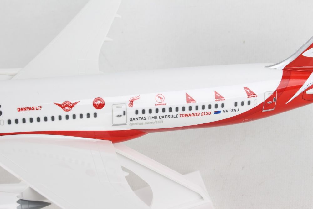 1/200 Qantas 100th Anniversary Boeing 787-9 Dreamliner