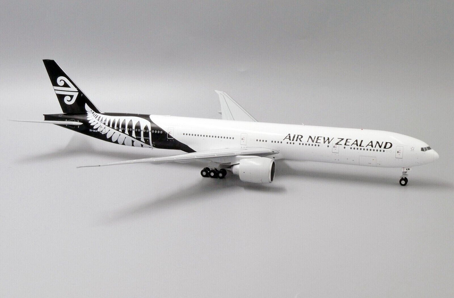 1/200 Air New Zealand B777-300ER ZK-OKM