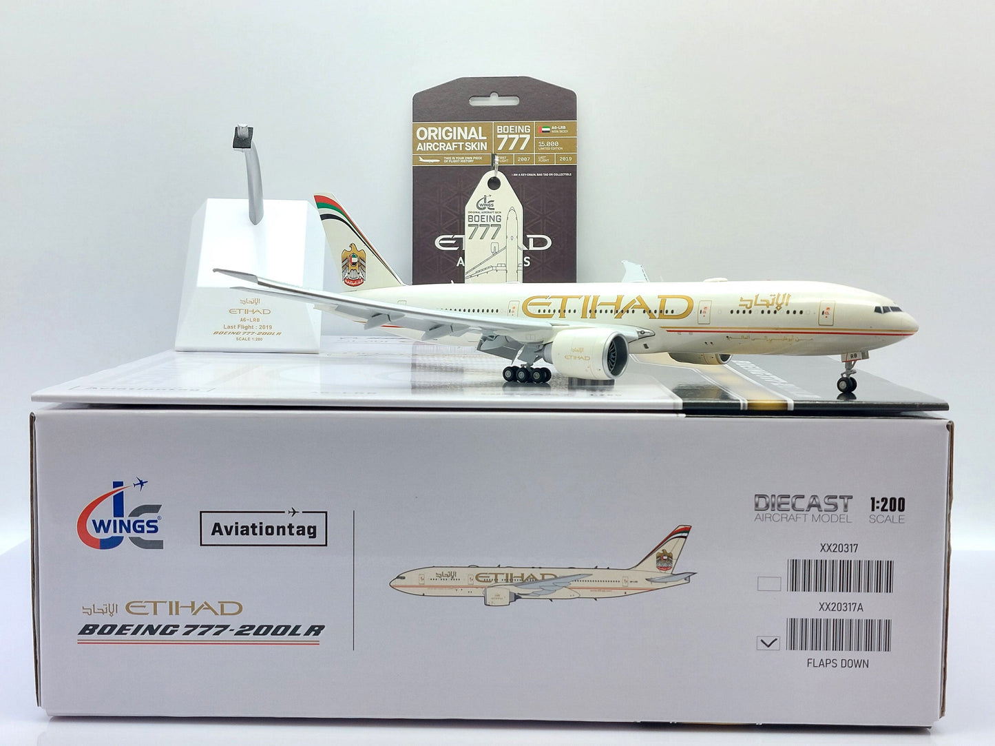 1/200 Etihad Airways B777-200LR A6-LRB (with Limited Edition Aviationtag) (Flaps Down)