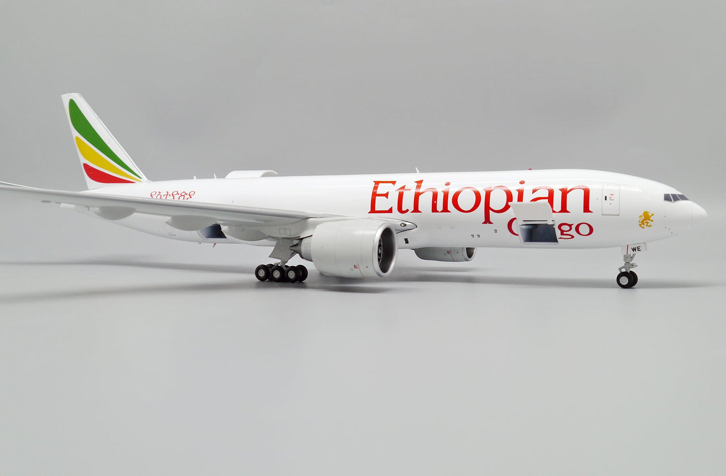 1/200 Ethiopian Cargo B777F ET-AWE (Interactive Series)