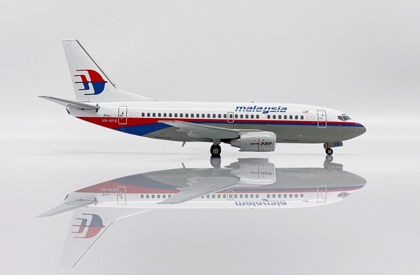 Malaysia Airlines B737-500 9M-MFB