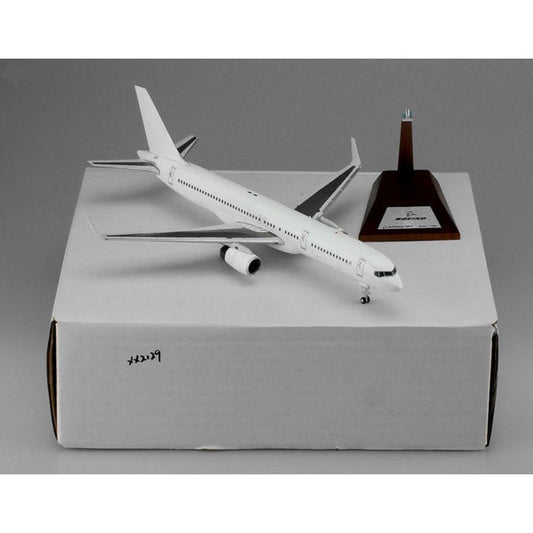 1/200 Nordwind 757-200 Plastic Model