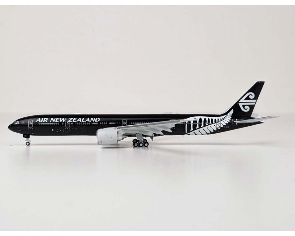 1/400 Air New Zealand B777-300ER ZK-OKQ "All Blacks" (Flaps Down)