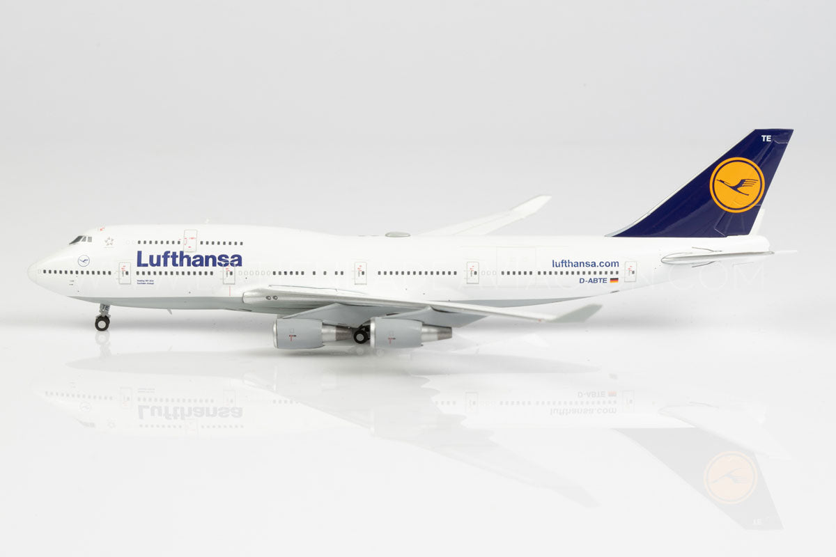 Lufthansa B747-400 D-ABTE (with Limited Edition Aviation Tag)