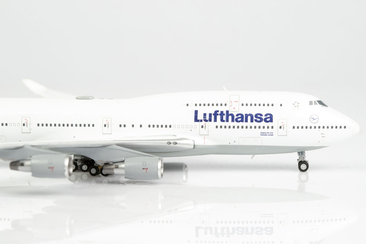 Lufthansa B747-400 D-ABTE (with Limited Edition Aviation Tag)