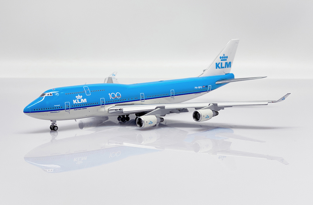 1/400 KLM B747-400 PH-BFG "100" (with Limited Edition Aviationtag) (Flaps Down)