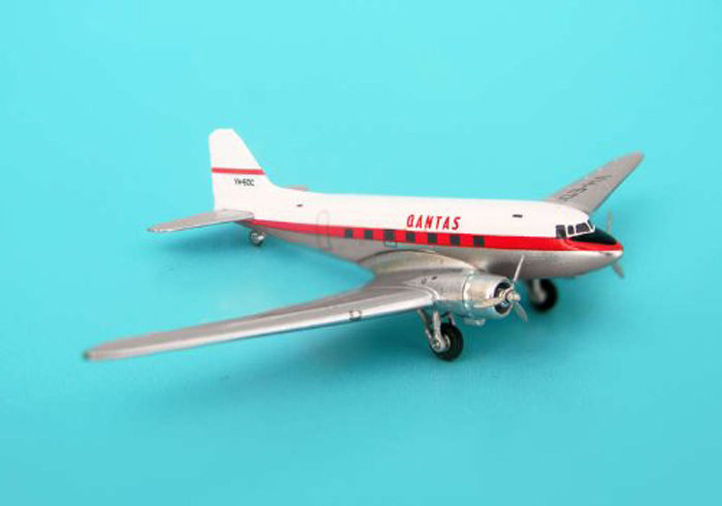 1/400 Qantas DC-3