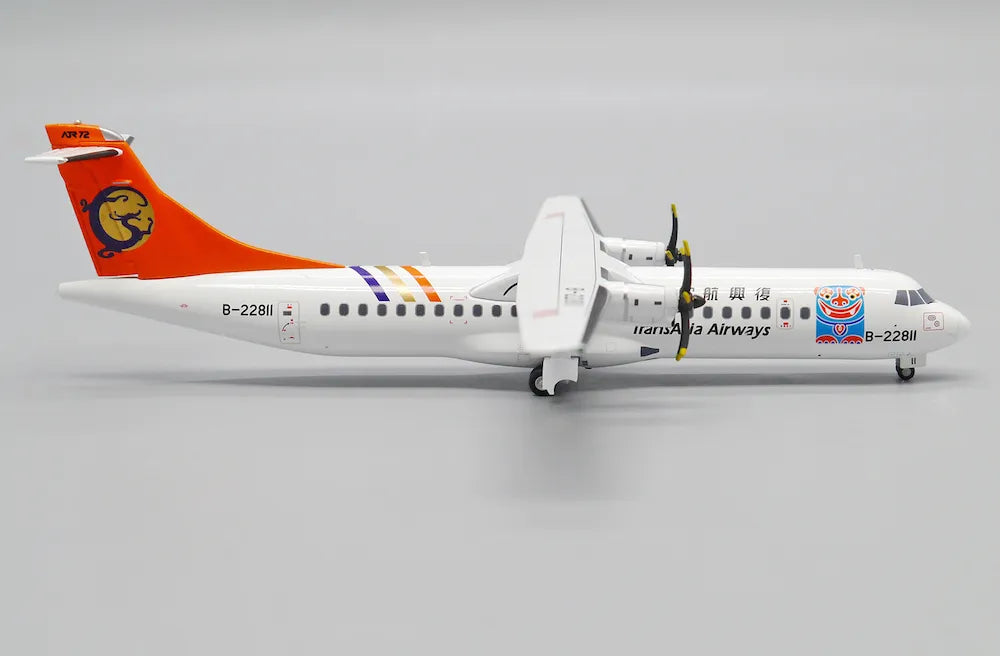 1/200 TransAsia Airways ATR72-500 "Kinmen Duty Free Street" Reg: B-22811 with Stand