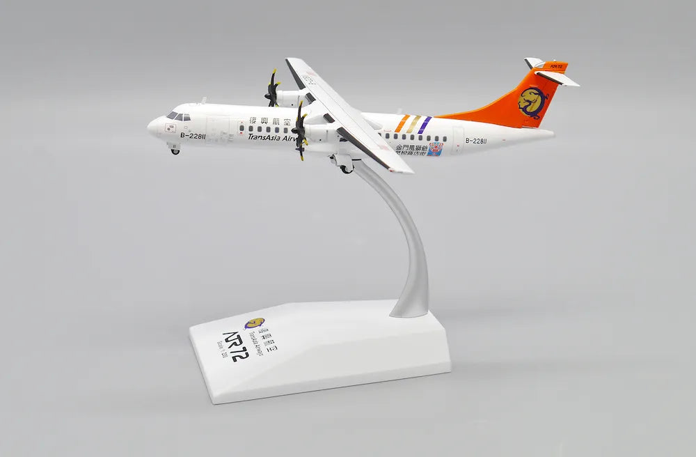 1/200 TransAsia Airways ATR72-500 "Kinmen Duty Free Street" Reg: B-22811 with Stand