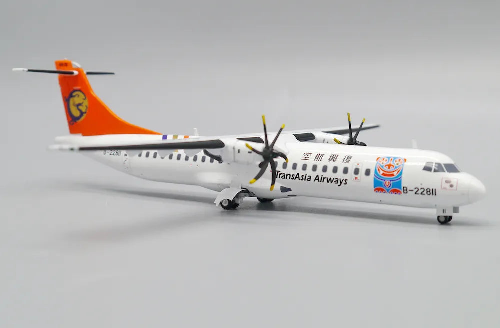 1/200 TransAsia Airways ATR72-500 "Kinmen Duty Free Street" Reg: B-22811 with Stand