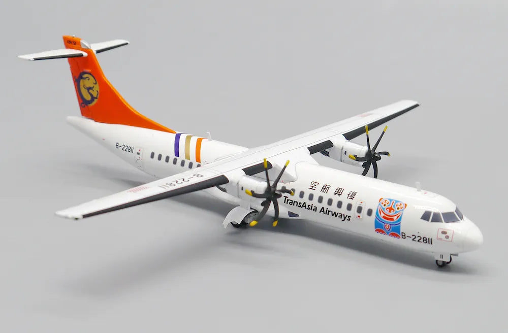 1/200 TransAsia Airways ATR72-500 "Kinmen Duty Free Street" Reg: B-22811 with Stand