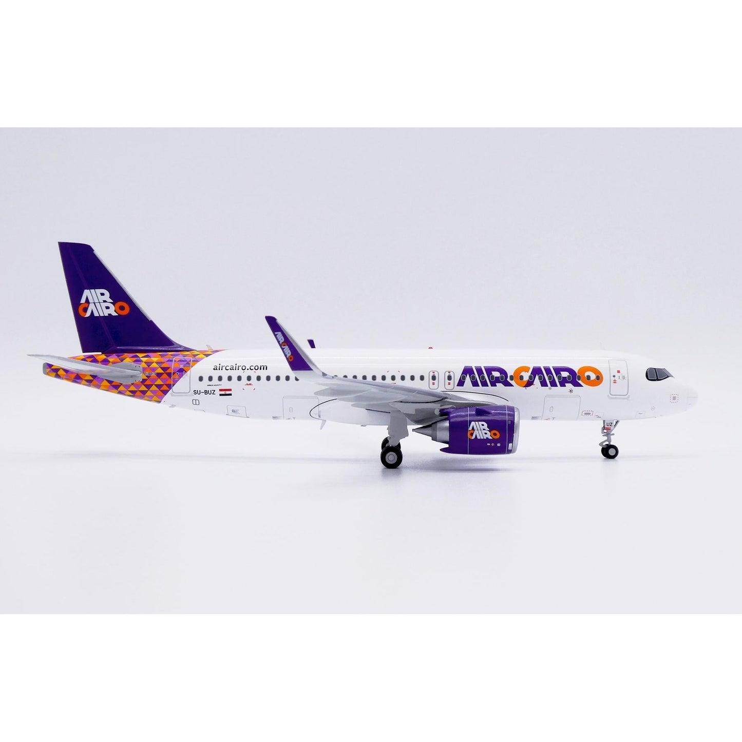 1/200 Air Cairo Airbus A320Neo Reg: Su-BUZ with Stand