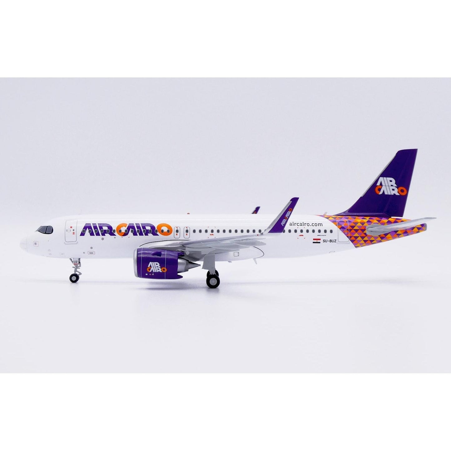 1/200 Air Cairo Airbus A320Neo Reg: Su-BUZ with Stand