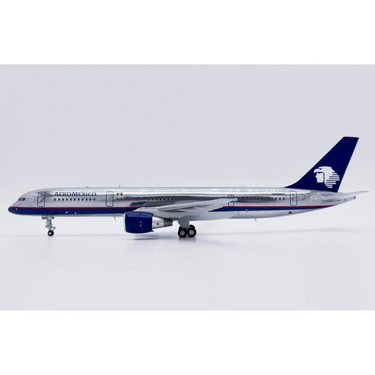 1/200 Aeromexico Boeing 757-200 "Polished" Reg: N490AM with Stand