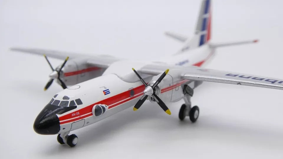 1/400 Cubana Antonov An-26 "OC" Reg: CU-T1425