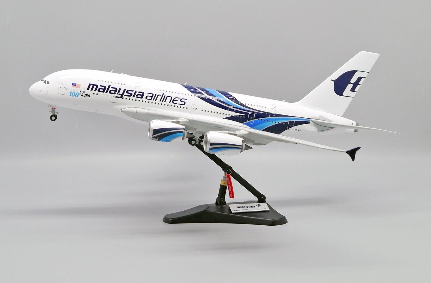 1/200 Malaysia Airlines Airbus A380 "100th A380" Reg: 9M-MNF with Stand