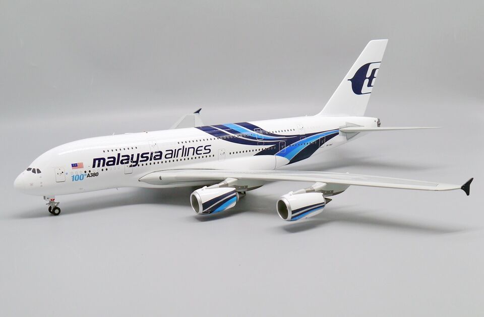 1/200 Malaysia Airlines Airbus A380 "100th A380" Reg: 9M-MNF with Stand