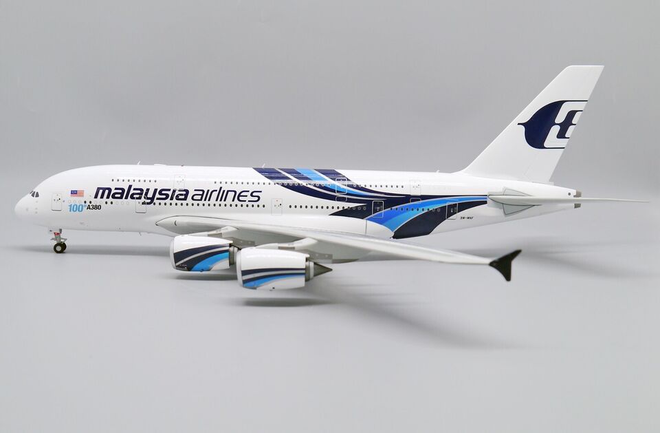 1/200 Malaysia Airlines Airbus A380 "100th A380" Reg: 9M-MNF with Stand