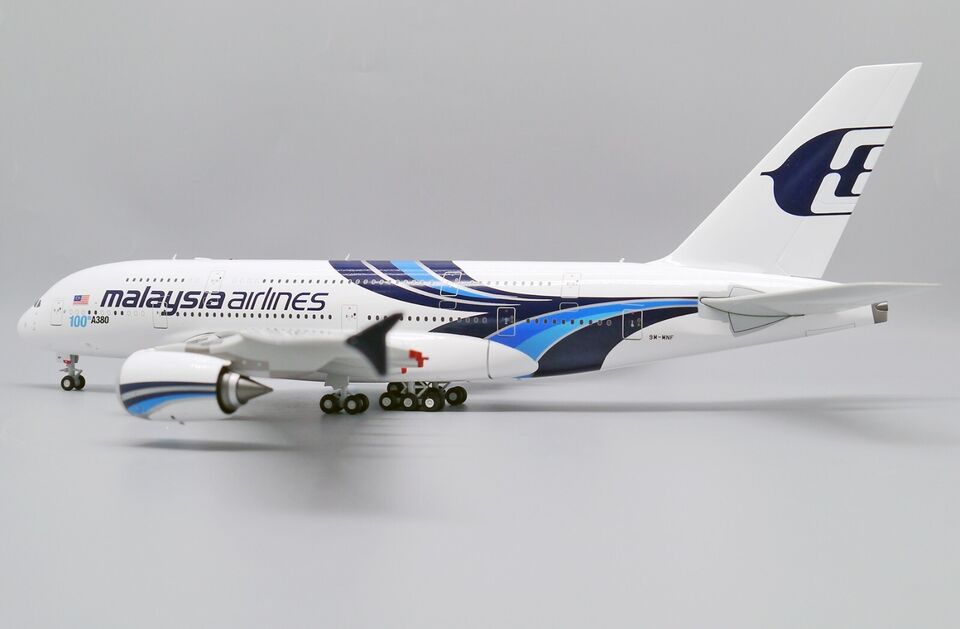 1/200 Malaysia Airlines Airbus A380 "100th A380" Reg: 9M-MNF with Stand