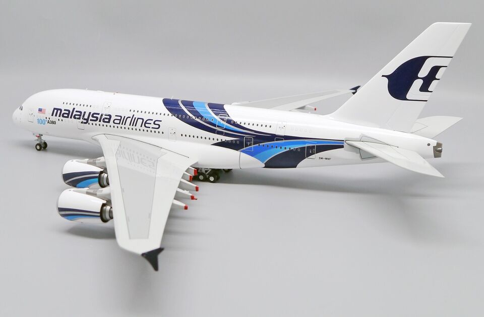 1/200 Malaysia Airlines Airbus A380 "100th A380" Reg: 9M-MNF with Stand