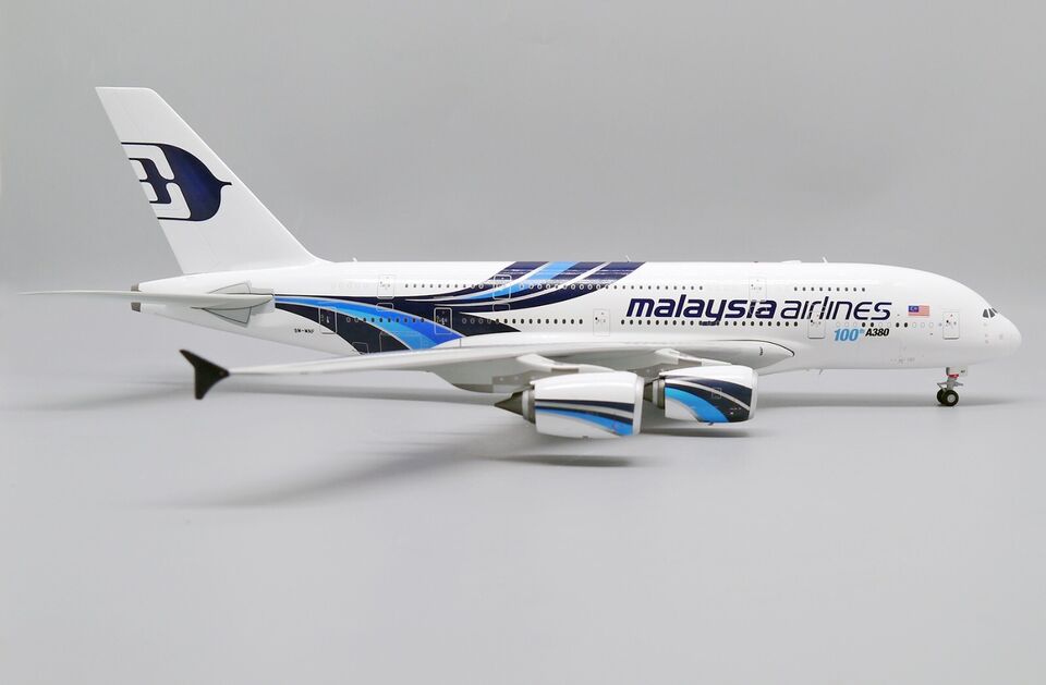 1/200 Malaysia Airlines Airbus A380 "100th A380" Reg: 9M-MNF with Stand