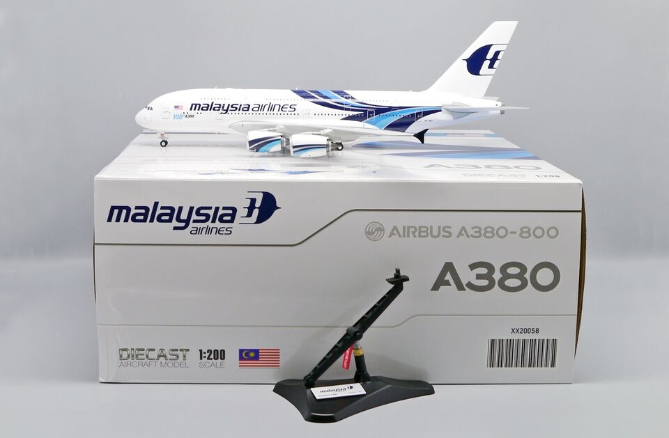 1/200 Malaysia Airlines Airbus A380 "100th A380" Reg: 9M-MNF with Stand