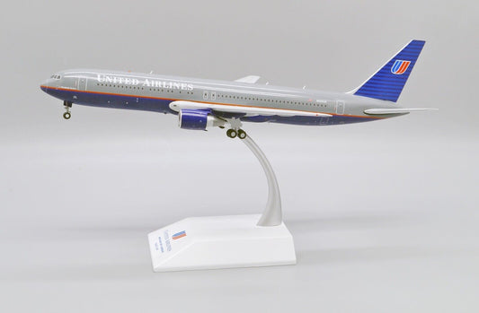 1/200 United Airlines Boeing 767-300ER "Battleship" Reg: N666UA with Stand