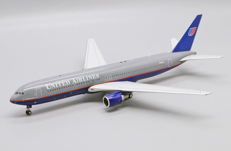 1/200 United Airlines Boeing 767-300ER "Battleship" Reg: N666UA with Stand